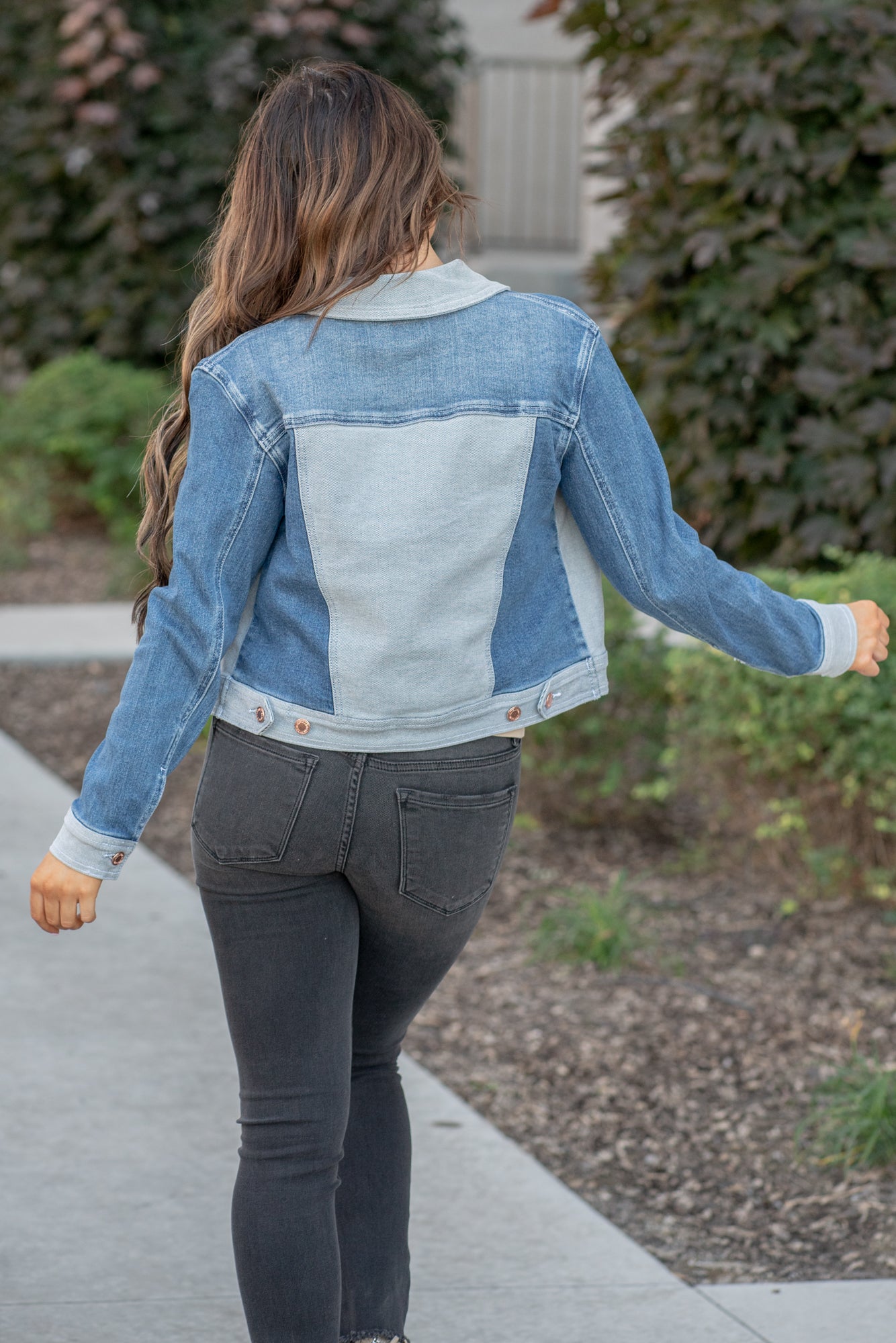 3 Outfit Combinations On How to Style Denim Jacket For Spring And Summer -  Dreaming Loud